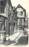 FRANCE: ROUEN: Vieilles Maisons  Et Vieille Fontaine, Rue Saint Romain. - Rouen