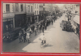 Carte Photo 27. Louviers Défilé  Photo De M. Maurer  Très Beau Plan - Louviers