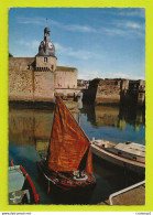 29 CONCARNEAU N°524 Le Pont Levis Et La Tour De L'Horloge Bateau De Pêche Voile Rouge VOIR DOS - Concarneau