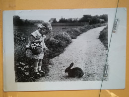 KOV 506-26 - RABBIT, LAPIN, CHILDREN, ENFANT - Sonstige & Ohne Zuordnung