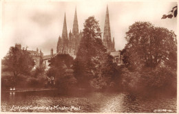 R333906 Lichfield Cathedral And Minster Pool. W. H. S. Kingsway Real Photo Serie - Monde
