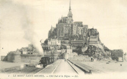 MONT SAINT MICHEL - Vue Prise De La Digue - Départ Du Train - Le Mont Saint Michel