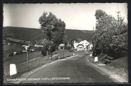 AK Fischbach /Oststeiermark, Blick Von Der Strasse Mit Bank Auf Gebäude  - Other & Unclassified