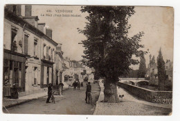 CPA Vendôme Le Mail Au Pont Saint Michel Animée épicerie Débit De Vins  Porte Le N°131 - Vendome