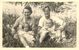 Social History Souvenir Photo Postcard Couple Family Children In Nature - Photographie