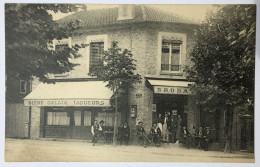 CPA Rare 94 Maison BRODAT (restaurant-bar ...) Carrefour Du Petit Parc - Personnages - Saint Maur Des Fosses - Saint Maur Des Fosses