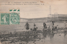 LE TREPORT LA PECHE AUX MOULES LE PHARE LES FALISES DE MERS D'AULT ET ONIVAL 1925 TBE - Le Treport