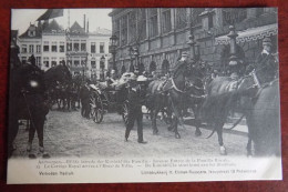 Cpa Anvers ; Joyeuse Entrée De La Famille Royale - Le Cortège Royal Arrive à L'Hôtel De Ville - Antwerpen