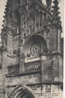 SAINT PERE SOUS VEZELAY, SCULPTURE DE LA FACADE DE L EGLISE REF 16282 - Autres & Non Classés