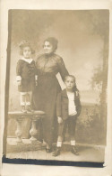 Social History Souvenir Photo Postcard Elegant Mother And Children - Photographs