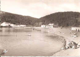 LE LAC CHAMBON (63) Sur La Plage CPSM GF - Autres & Non Classés