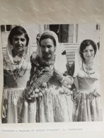 Italia Costumi Etnici Folklore. Foto Sardegna Ragazze Di Ittiri (Sassari). Z. Monteleone.  18x18 Cm. - Europe