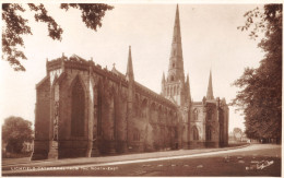 R333921 Lichfield Cathedral From The North East. Walter Scott. RP - Monde
