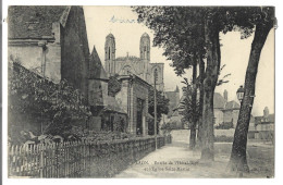 02  Laon  - Entree De L'hotel Dieu Et L'eglise Saint Martin - Laon