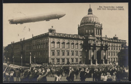 AK Berlin, Zeppelin`sche Luftschiff über Dem Königlichen Schloss  - Aeronaves