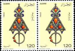 Algérie (Rep) Poste N** Yv: 693/695 Artisanat Bijoux Paire - Algerien (1962-...)