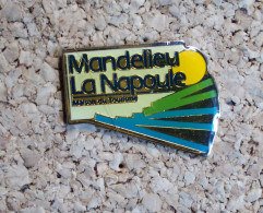 Pin's - Mandelieu La Napoule - Maison Du Tourisme - Städte