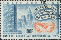 Guinée (Rep) Avion Obl Yv: 56 Mi:317 Année De La Coopération Internationale (Beau Cachet Rond) - República De Guinea (1958-...)