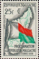 Madagascar (Rep) Poste N* Yv: 339 Mi 443 Proclamation De La République (sans Gomme) - Madagaskar (1960-...)