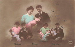 COUPLES - Couple Avec Leurs Enfants - Résignés - Réjouis - Désespérés - Carte Postale Ancienne - Coppie