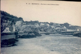 LA BERNERIE     ( LOIRE ATLANTIQUE )   LOT DE 2 CARTES  . ROCHERS VERS CREVE-COEUR  . NOTRE-DAME DE LOURDES - La Bernerie-en-Retz