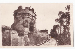 Caen - La Tour Des Gens D'Armes - Caen