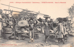 Afrique - Dahomey - PORTO-NOVO - Sur Le Marché - Nu Ethnique, Pin-up - Afrique Occidentale - Fortier Dakar N'3003 - Dahome