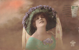 FANTAISIES - Femme - Femme Avec Un Chapeau - Carte Postale Ancienne - Frauen