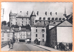 Ppgf/ CPSM Grand Format - ALLIER - CHATEAU DE LA PALISSE VU DU PONT - Animation - Vichy