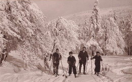 La Schlucht , Hautes Vosges * Carte Photo * Sports D'hiver * Ski Skieurs Skieur - Andere & Zonder Classificatie