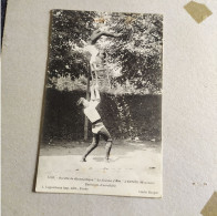 CPA De Ernée - Société De Gymnastique "La Jeanne D'Arc" D'Ernée (Mayenne), Exercices D'Acrobatie N°1105, Carte Animée - Ernee