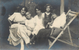 Social History Souvenir Photo Postcard 1920 Mother And Children - Photographs