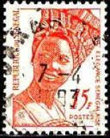 Sénégal (Rep) Poste Obl Yv: 556 Mi:772 Elegance Sénégalaise (cachet Rond) - Sénégal (1960-...)