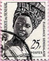 Sénégal (Rep) Poste Obl Yv: 373 Mi:501 Elegance Sénégalaise (cachet Rond) - Sénégal (1960-...)