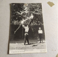 CPA De Ernée - Société De Gymnastique "La Jeanne D'Arc" D'Ernée (Mayenne), Exercices D'Acrobatie N°1104, Carte Animée - Ernee