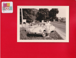 Photo Originale Snapshot  Femme Voiture CITROEN DS Route De Pontault Combault - Automobiles