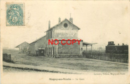 95 MAGNY-EN-VEXIN. La Gare Du Chemin De Fer Avec Compartiment D'un Train 1904 - Magny En Vexin