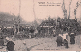 TREDREZ MANIFESTATION CLERICALE LES NOTABLES DU PATELIN A LA TRIBUNE - Sonstige & Ohne Zuordnung