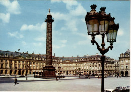 PARIS - La Place Vendôme - Squares