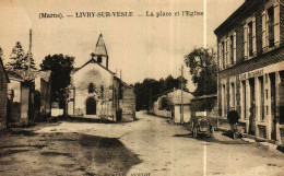 CPA  (51)     LIVRY-sur-VESLE    La Place Et L'Eglise  Café Restaurant, Auto Ancienne - Autres & Non Classés