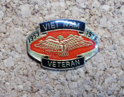 Pin's - Viet Nam - Vétéran - 1959 / 1975 - Militari