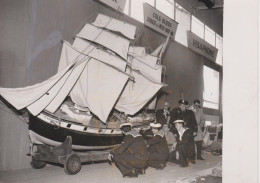 PHOTO PRESSE REPRODUCTION DU VOILIER L'ESPERANZA SEPTEMBRE 1958 FORMAT 18 X 13   CMS - Schiffe