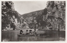 GORGES DU VERDON  (Alpes-de-Haute-Provence):  En Promenade Sur Le Remous - Embarcation - Touristes - Other & Unclassified