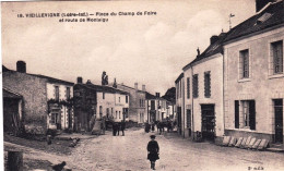 44 - Loire Atlantique -  VIEILLEVIGNE -  Place Du Champ De Foire Et Route De Montaigu - Autres & Non Classés