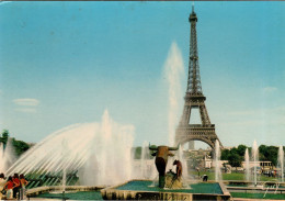 PARIS - Les Jets D'eau Du Trocadero Et La Tour Eiffel - Eiffeltoren