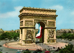 PARIS - L'Arc De Triomphe - Arc De Triomphe