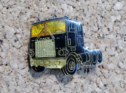 Pin's - Camion  Mack- Tracteur Noir - Transportation