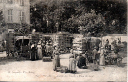 CPA 01 BOURG EN BRESSE LE MARCHE AUX POULETS PLACE BERNARD 1918 - Otros & Sin Clasificación