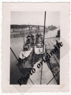 Photo Originale - Bateau Navire De Guerre Cuirassé Destroyer Torpilleur ? Au Port - Lieu Et Année à Identifier - Guerre, Militaire