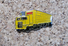 Pin's - Camion Semi-remorque Jaune - Transportation